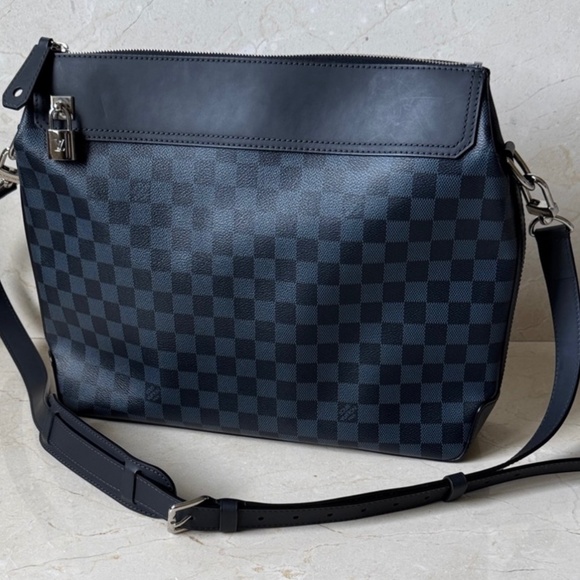 Louis Vuitton crossbody bag - Picture 1 of 2